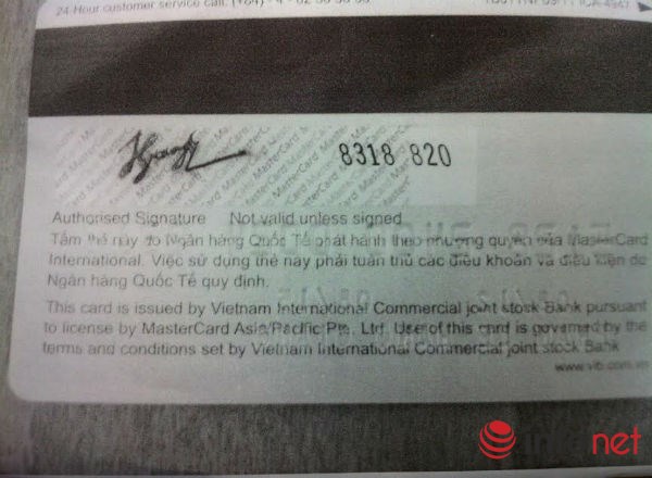 Chữ ký mẫu in trên thẻ của khách hàng.