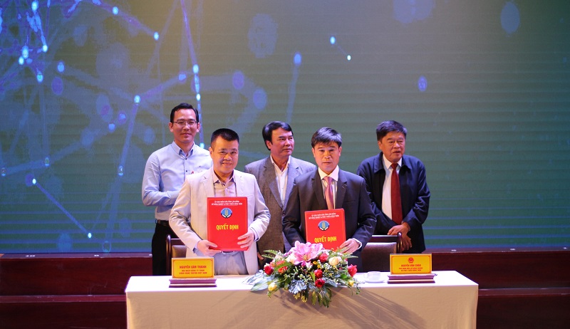 Lãnh đạo Sở NN&PTNT tỉnh Lâm Đồng ký kết hợp tác với sàn TMĐT để đẩy mạnh tiêu thụ nông sản địa phương.