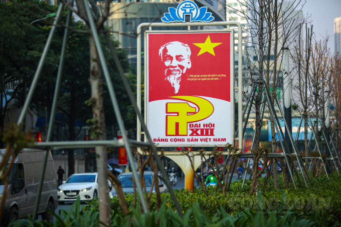 Hà Nội: Đường phố rực rỡ cờ hoa chào mừng Đại hội đại biểu toàn quốc lần thứ XIII của Đảng 12