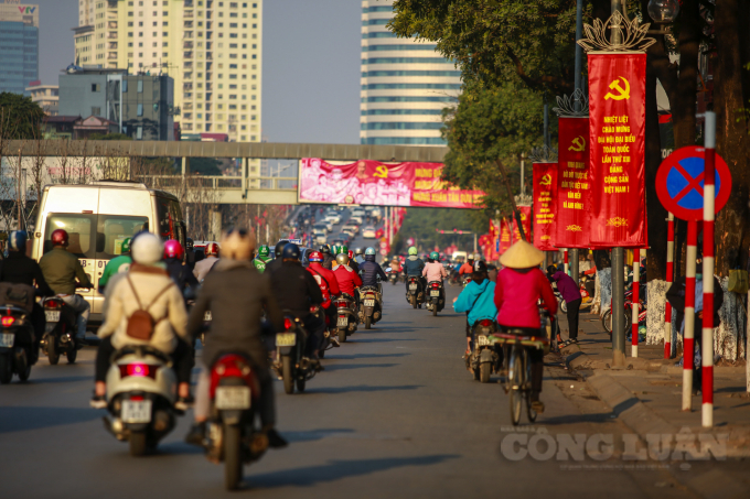 Dọc con đường Trần Duy Hưng - Nguyễn Chí Thanh.