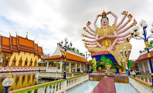 Tượng Phật nghìn tay nổi tiếng ở chùa Wat Plai Laem. 
