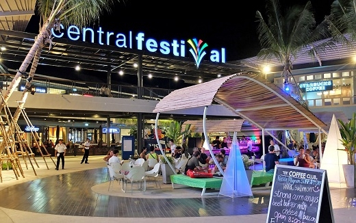 Central Festival Samui ở Chaweng với kiến trúc hiện đại và náo nhiệt không kém gì các trung tâm mua sắm trong lòng Bangkok