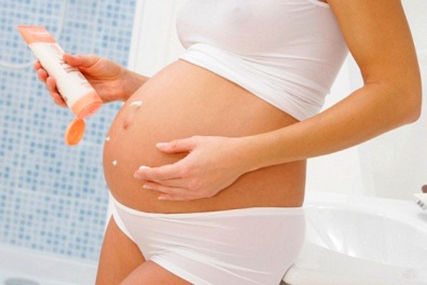 Hạn chế tối đa việc sử dụng mỹ phẩm trong 3 tháng đầu thai kỳ