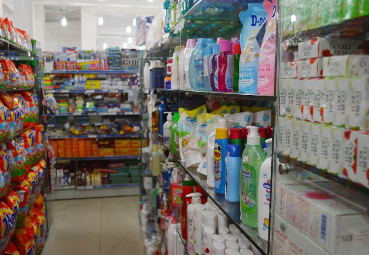Các loại hàng Thái Lan nhập theo đường chính ngạch về Việt Nam bán tại các cửa hàng, siêu thị đều dán tem nhập khẩu bằng tiếng Việt.