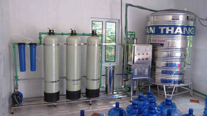 Một dây chuyền sản xuất nước đóng chai tự động