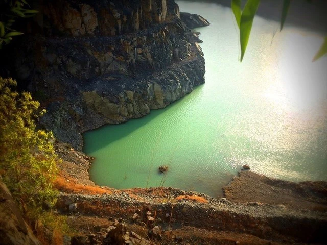 Hồ đá xanh