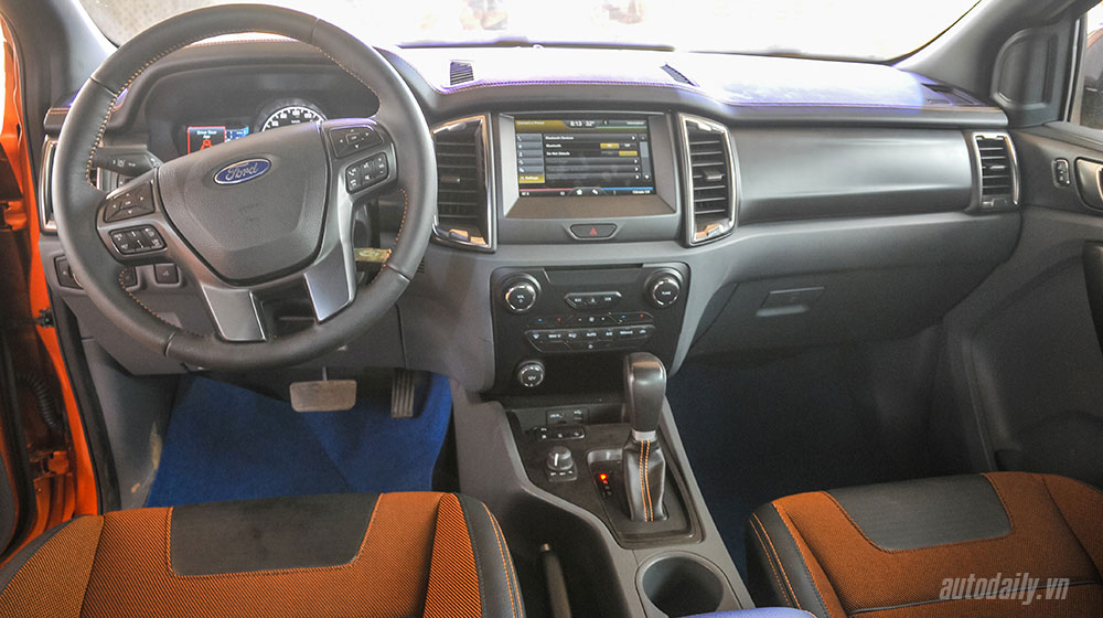 Không gian nội thất Ford Ranger Wildtrak 2015.