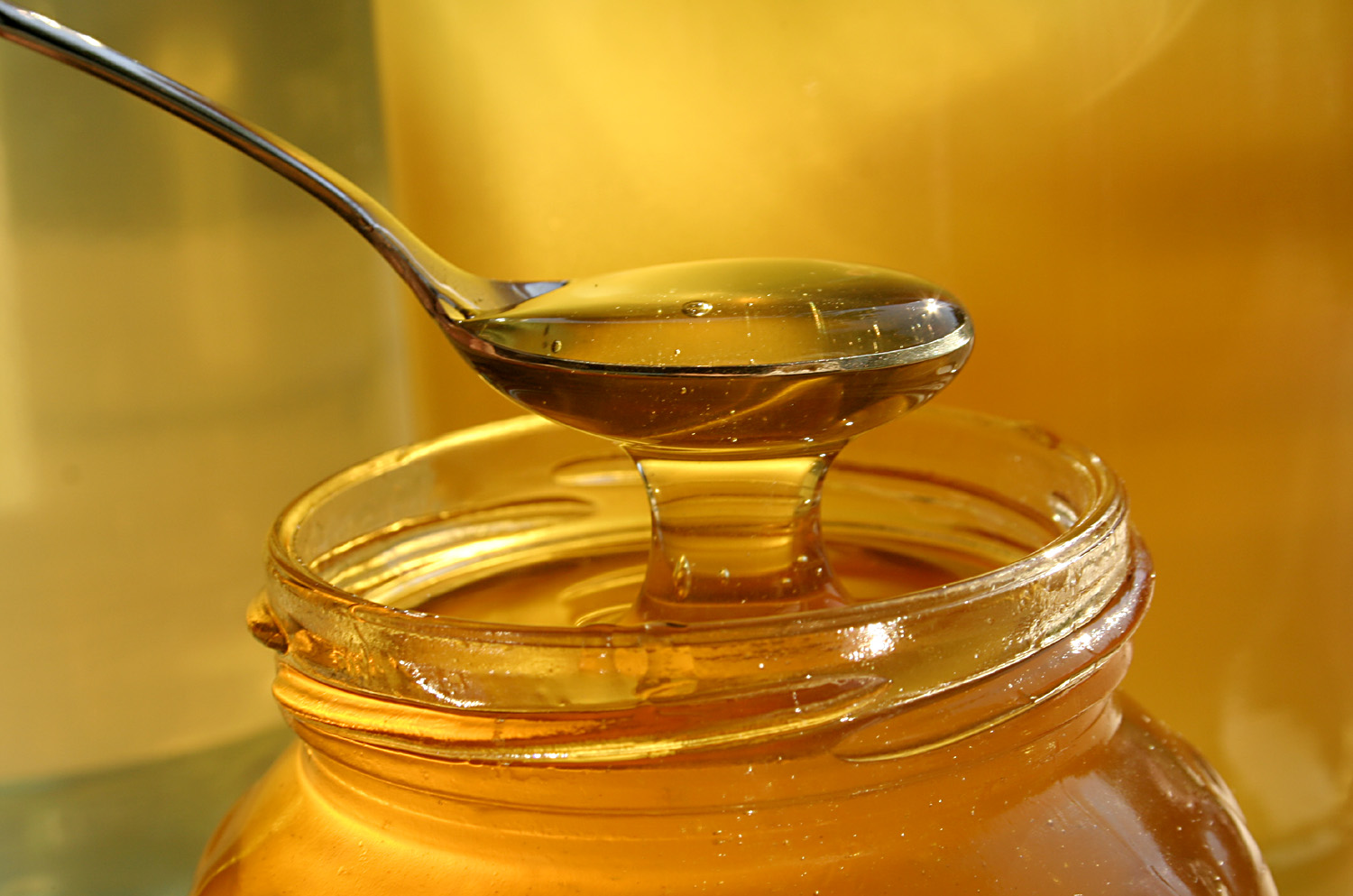 Nếu bạn uống nước mật ong ngay khi thức dậy, khi bụng đang đói… sẽ không thích hợp