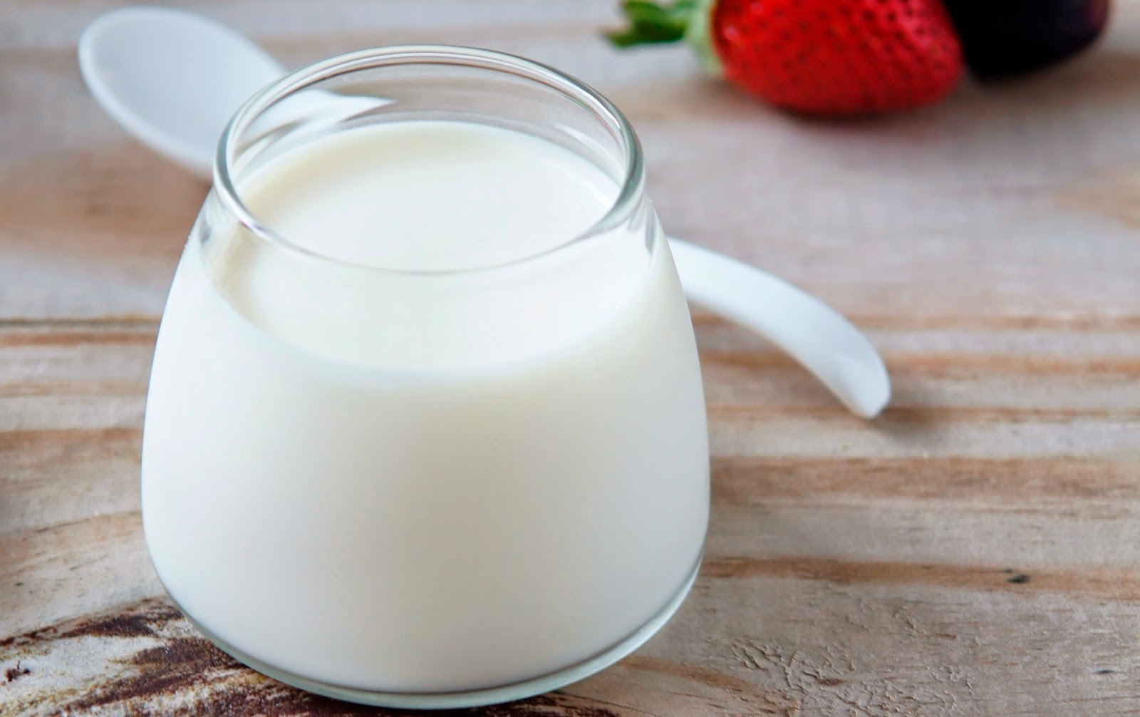 Bạn nên chọn những loại sữa đã được lược bớt chất béo hoặc chuyển sang uống sữa đậu nành, sữa hạnh nhân ít calo và chất béo.