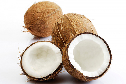 Dầu dừa là một loại kem chống nắng tự nhiên với thành phần SPF8 hiệu quả đặc biệt cho cả trẻ em lẫn người lớn.