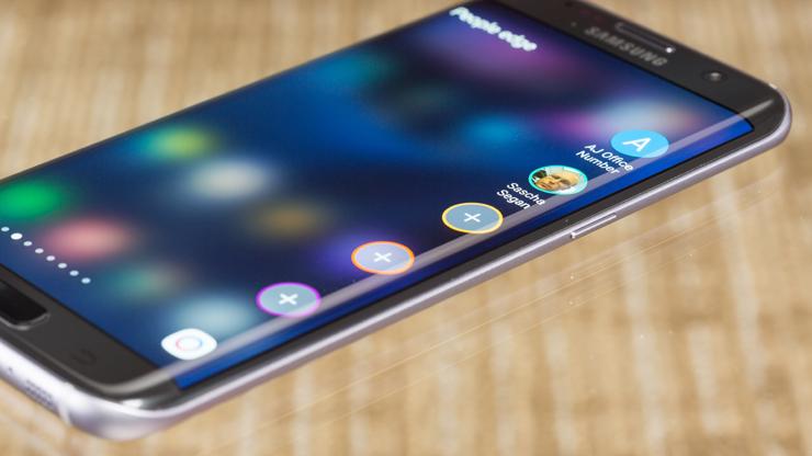 Điện thoại smartphone chống nước tốt nhất năm 2016: Samsung Galaxy S7 Edge.