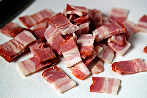 Thịt hun khói cũng có thể chứa vi khuẩn Listeria.