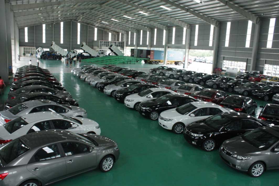Doanh số bán xe ôtô tại Việt Nam sụt giảm 17% trong tháng 8.