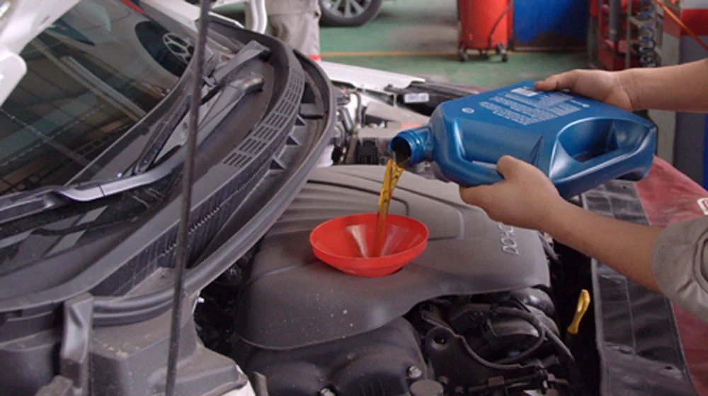 Sai lầm cần tránh khi thay dầu nhớt ô tô.