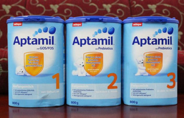 So sánh sữa bột Aptamil Anh với Aptamil Đức.