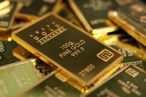 Trên thị trường thế giới, giá vàng giao ngay tăng 0,3% lên 1.300,64 USD/ounce lúc 2 giờ 01 (giờ New York). 