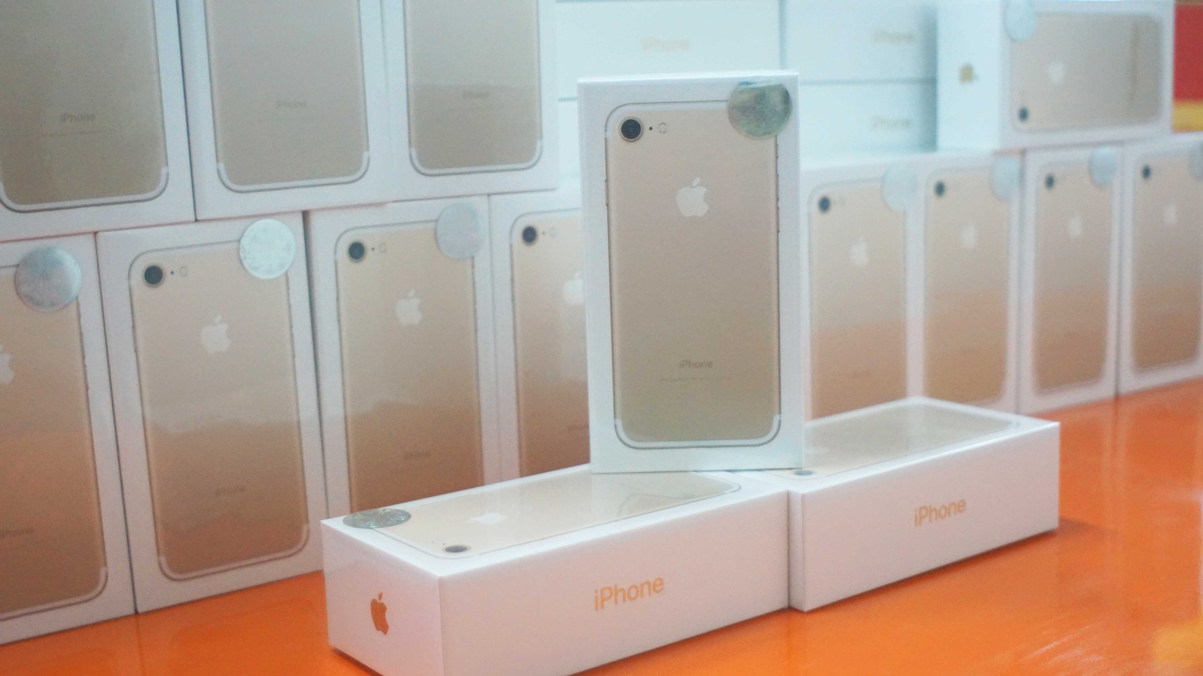 1000 siêu phẩm iPhone 7 đã được nhập kho, sẵn sàng chờ các chủ thẻ VinID tới đón về.