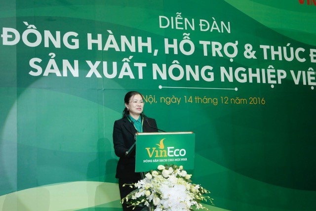Bà Trương Thị Ngọc Ánh - Phó Chủ tịch UBTW MTTQ Việt  Nam phát biểu tại diễn đàn.