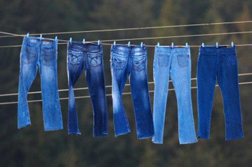 Bạn nên chi nhiều tiền hơn một chút cho những chiếc quần jeans vì những sản phẩm đắt thường sẽ bền và đẹp lâu hơn.