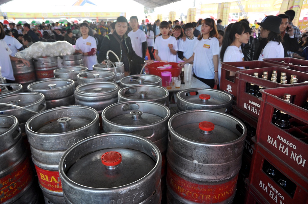 Tham gia Ngày hội 2015, thực khách sẽ có cơ hội được thưởng thức miễn phí bia chai Hà Nội 450ml, bia hơi Hà Nội.