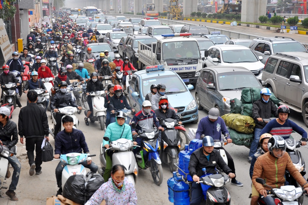 Ghi nhận tại tuyến đường Nguyễn Trãi, tình trạng ùn ứ giao thông xảy ra ngay trong đầu giờ sáng (6h30 đến 10h trưa).