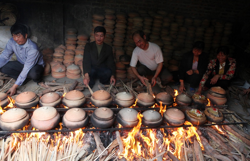 Cá kho Bá Kiến làng Vũ Đại đã trở thành một món ăn đặc sản, và người dân nơi đây trở thành những nghệ nhân kho cá.