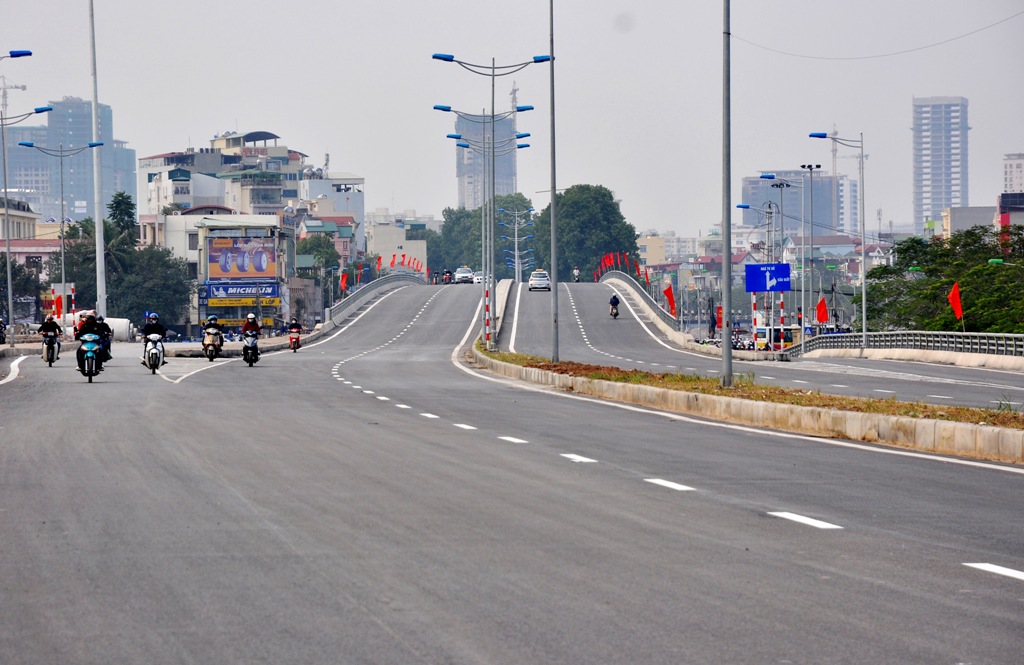 Đoạn đường vành đai 2 nối từ đường Võ Chí Công đến đường Láng với tổng chiều dài 6,4 km và 3 cầu vượt hiện nay đã hoàn thiện đến 90%. Ngày hôm qua, 17/1/2016, đường đã được thông xe kỹ thuật để các phương tiện có thể dễ dàng di chuyển từ phía Cầu Giấy về hướng cầu Nhật Tân và ngược lại.