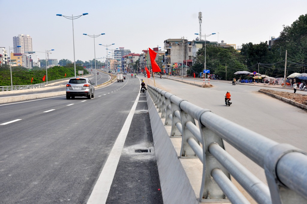 Điểm đầu nút giao Cầu Giấy đi về Nhật Tân.