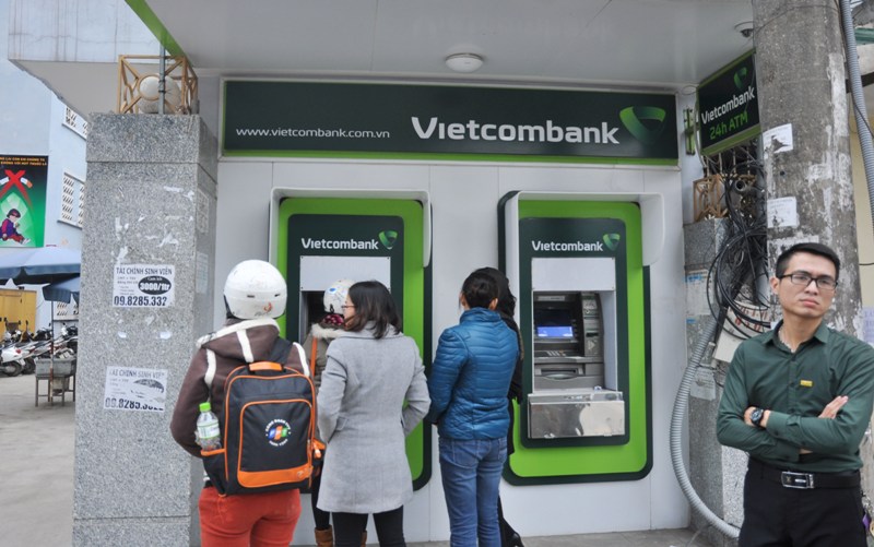 Tình trạng nhiều cây ATM bị hỏng khiến người dân bức xúc khi thực hiện giao dịch.