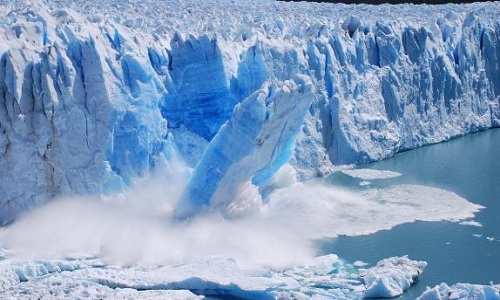 Sông băng tan chảy ở vùng cực. Ảnh: beforeitnews.