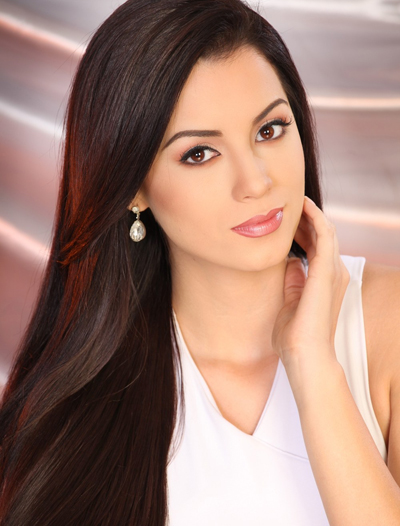 María Alejandra Lopez, Hoa hậu Colombia, có gương mặt sáng và cách catwalk chuyên nghiệp.