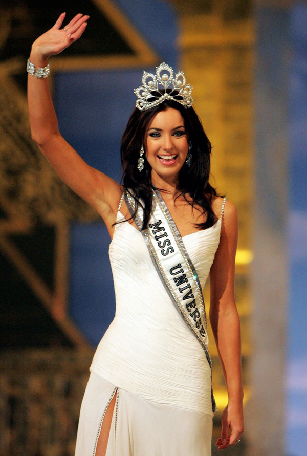 Natalie Glebova (sinh năm 1981) đăng quang Hoa hậu Hoàn vũ Canada vào năm 2005, sau đó, cô tiếp tục giành vương miện danh giá của Hoa hậu Hoàn vũ Thế giới 2005 được tổ chức tại Thái Lan