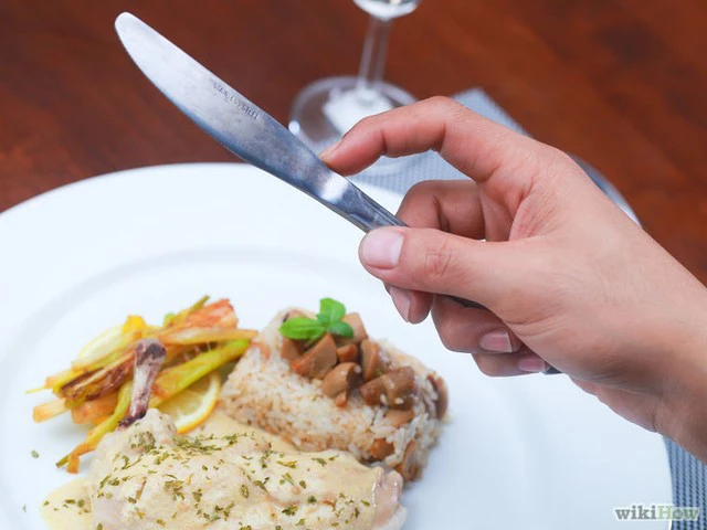 Cách sử dụng dao và nĩa ăn món Tây đúng kiểu Ảnh 2