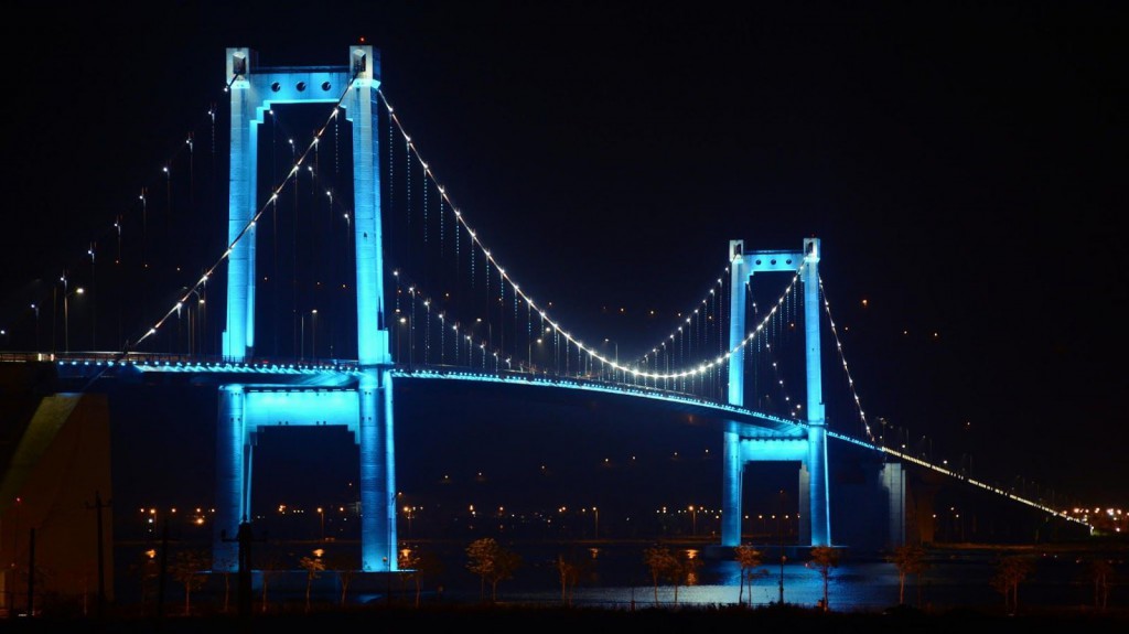 Cầu Thuận Phước lung linh trong ánh đèn điện