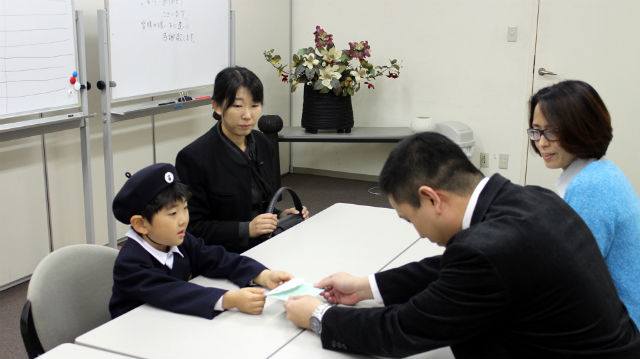 Các trẻ em ở Nhật sẽ được bố mẹ cho tiền tiêu vặt vào ngày đầu tiên của tháng mới.