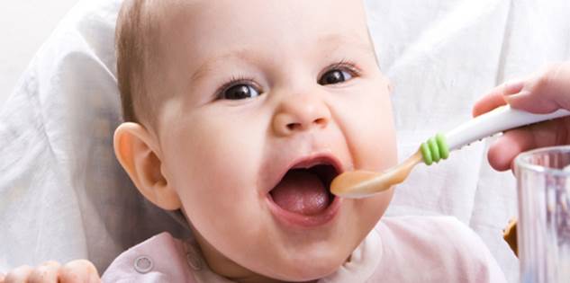 Trẻ từ 6 đến 8 tháng bắt đầu chế độ ăn dặm