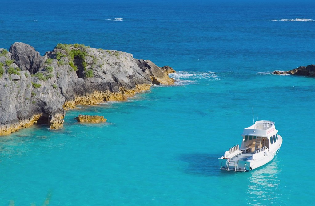 Bermuda, Lãnh thổ thuộc Anh: Bermuda được mệnh danh là hòn đảo đẹp nhất Caribbe, với những vịnh nhỏ như thiên đường bí mật, bãi cát trắng, làn nước xanh trong vắt, động vật biển phong phú và người dân hồn hậu, thân thiện. Ảnh: Afar.