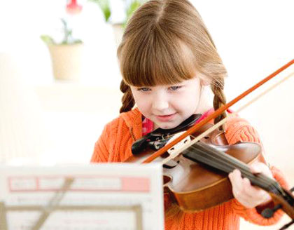 Nghe nhạc có thể giúp trẻ phát triển trí nhớ, sự tập trung, động lực và việc học tập.