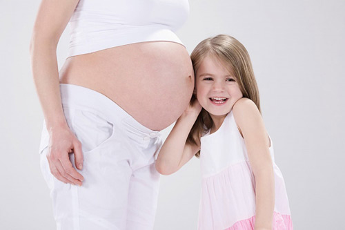 Mẹ thường xuyên căng thẳng trong thai kỳ dễ sinh ra những đứa con tăng động. 