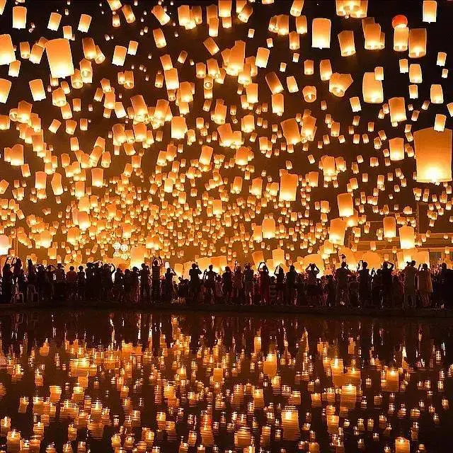  Tham gia Lễ hội thả đèn lồng ở Thái Lan và ước một điều ước.