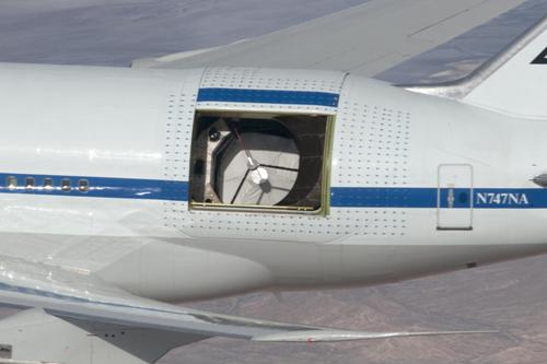 Kính viễn vọng đặt trên chiếc máy bay Boeing. (Ảnh: NASA)