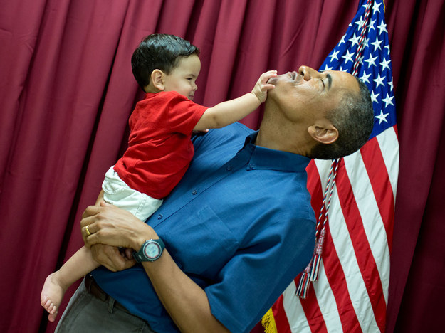 Nhưng dù cho những đứa trẻ đang cảm thấy vui… (Ảnh: White House) Barack Obama