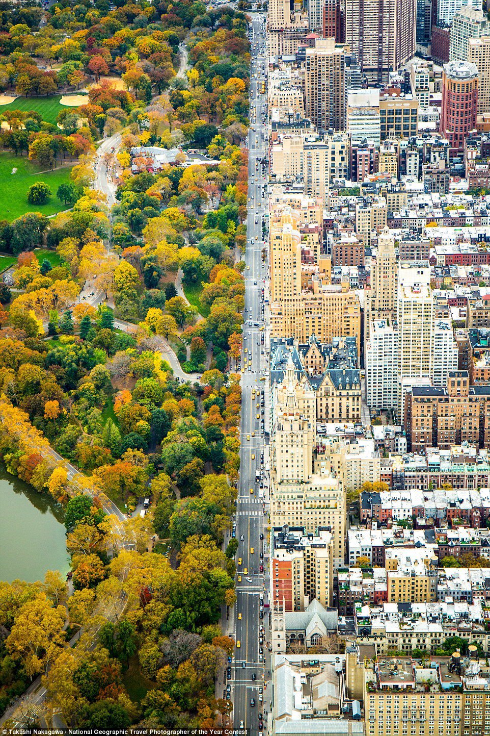 Nhìn từ trực thăng, công viên trung tâm và những tòa nhà của thành phố New York (Mỹ) như chia làm hai thế giới riêng biệt. (Ảnh: Kathleen Dolmatch).