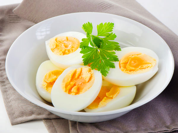 Trứng là một nguồn protein rẻ tiền, chứa chất béo không bão hòa, choline, selen và kẽm…