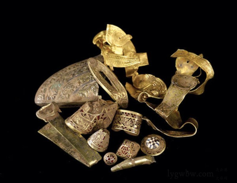 Kho báu Anglo-Saxon với hơn 1.500 món đồ cổ có niên đại từ thế kỷ 7 đến thế kỷ 8.