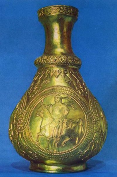 Kho báu Nagyszentmiklos gồm 23 chiếc bình bằng vàng thế kỷ 10.