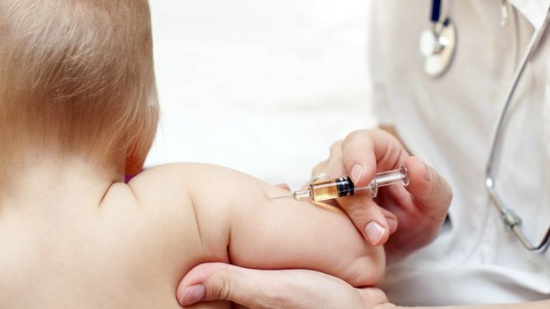 Tiêm vắc xin cho trẻ là việc làm cần thiết