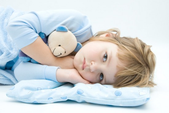 Trẻ thiếu ngủ sẽ suy yếu hệ miễn dịch dẫn tới trẻ hay ốm vặt