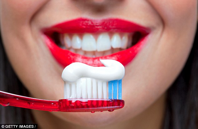 Đánh răng thường xuyên sẽ giúp ngăn ngừa ung thư đại tràng