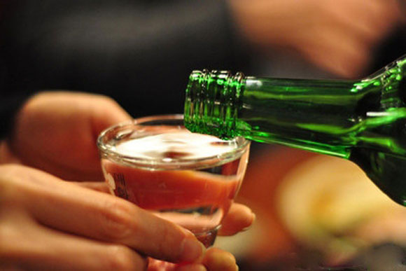 Thói quen uống rượu sai cách có nguy cơ khiến bạn vô sinh